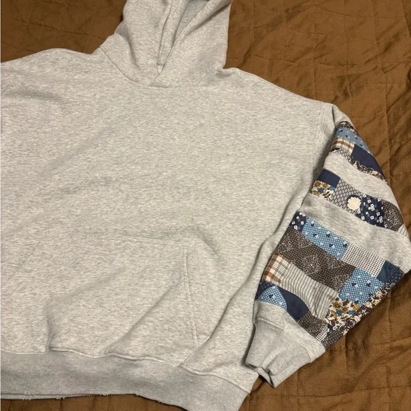 Abercrombie & Fitch Essential Popover Hoodie with Patchwork Sleeves - Picture 4 of 6